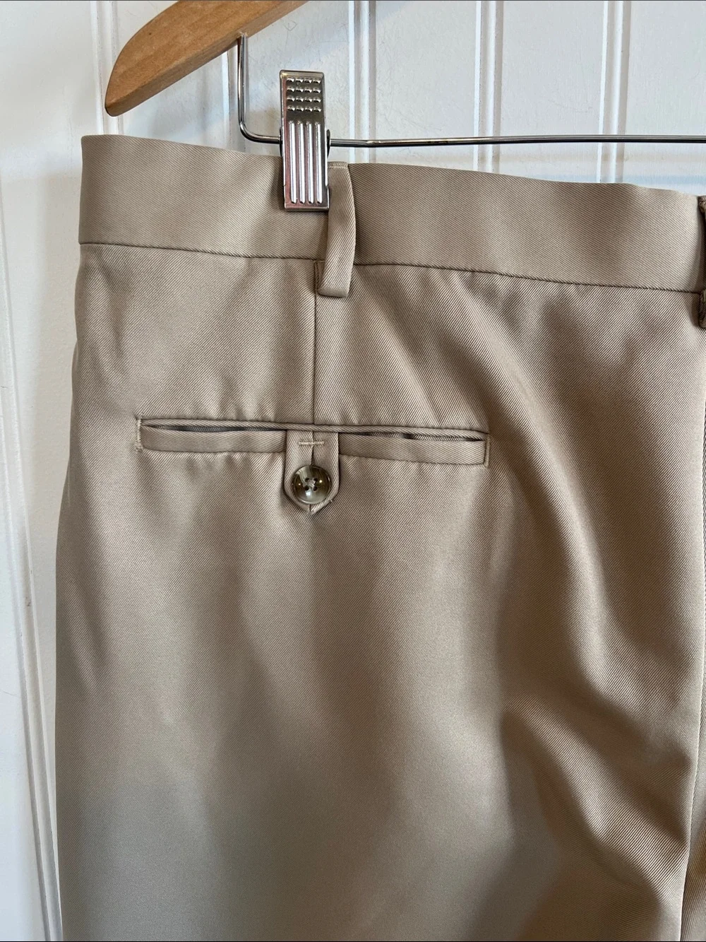 Roundtree & Yorke Men's Pleated Dress Pants in Khaki Tan